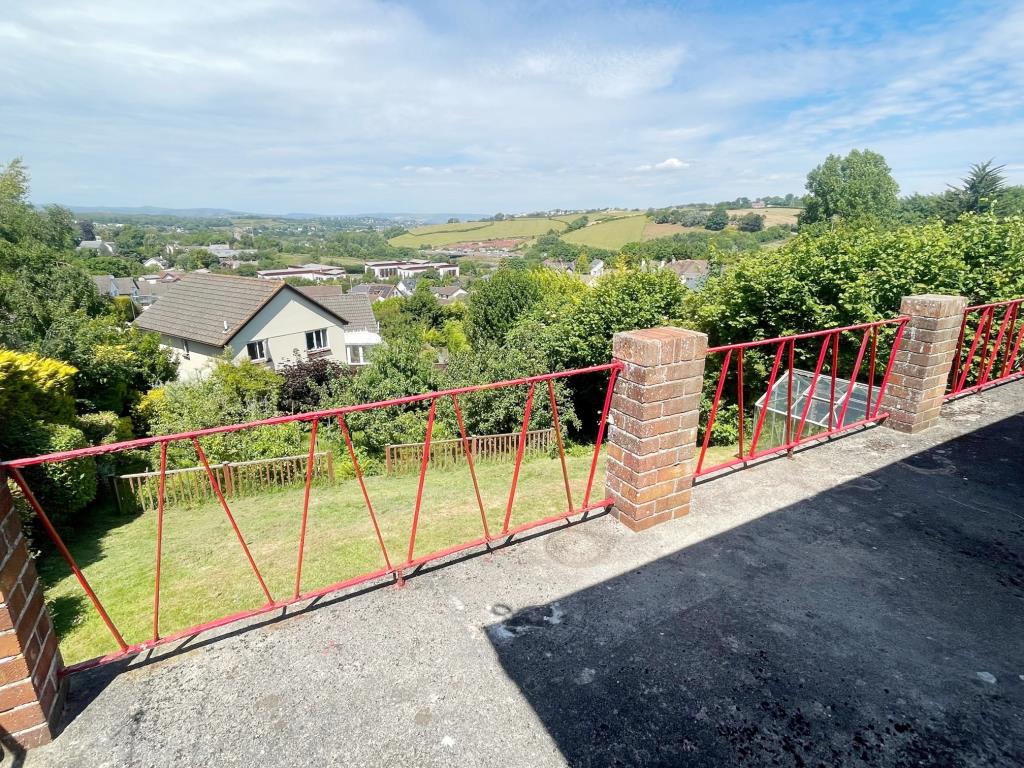 Lot: 69 - DETACHED BUNGALOW FOR REFURBISHMENT WITH POTENTIAL -